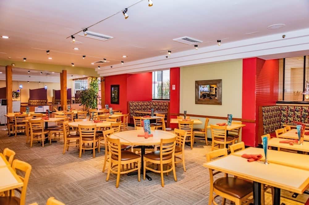 Spacious Suite with On-Site Dining in Medical Hub - Near Harvard Medical School - بوسطن - مطعم