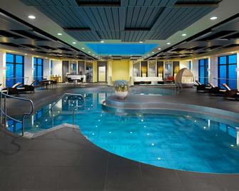 Four Points by Sheraton Munich Arabellapark - Múnich - Piscina