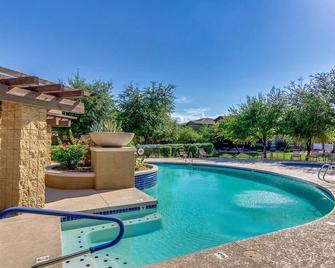 Spring Training, Local Pickleball, Pool, Hot Tub, Gated Community, Walking Trail - Surprise - Pool