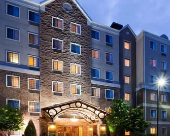 Perfect Business Traveler Room with Complimentary Breakfast - Bloomington - Budova