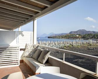 Les Sables Noirs & Spa - Vulcano - Balkon