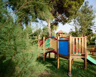 Torre Rinalda Beach Camping & Resort - Torre Rinalda - شرفة مرصوفة