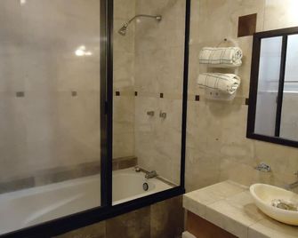 Hotel Peña Real - Bernal - Badkamer