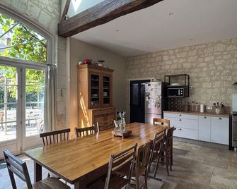 Gite de Charme close to the Châteaux de la Loire and Beauval Zoo - Monthou-sur-Cher - Comedor