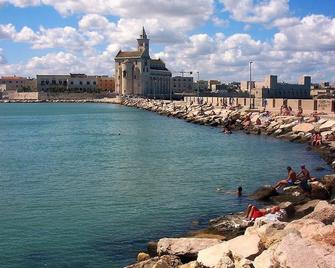 Blanco B&B - Group - Trani