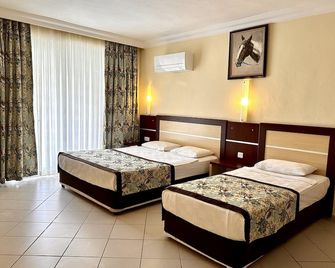 فندق بلو ويف سويت - الانيا - غرفة نوم