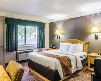 Quality Inn - Buffalo - Bedroom