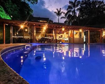 Pousada Recanto da Cascata - Águas de Lindóia - Piscina