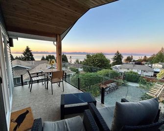 The Raven Haven Loft w/ Majestic Views & Nearby Neighbourhood Beaches - ננאימו - מרפסת