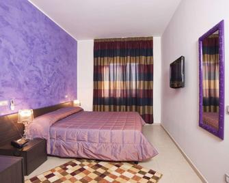Hotel Massimino - Anguillara Sabazia - Camera da letto