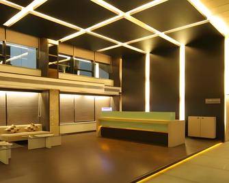 Mango Hotels Tansha Residency - ואדודרה - דלפק קבלה