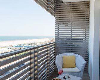 Kiss Beachfront Hotel & Restaurant - Cervia - Balcón