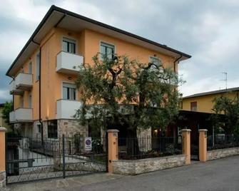Hotel Fiordaliso - Sirmione - Building