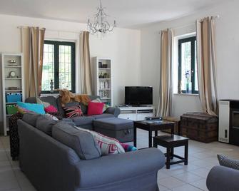 Beautiful House with Private Pool and Stunning Views near mountains and beach. - Atessa - Sala de estar