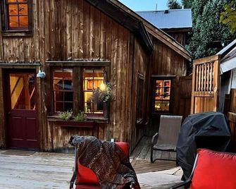 Karla`s Cottage - Fenced in Yard/Dog Friendly & Two Blocks to Downtown! - Crested Butte - Patio