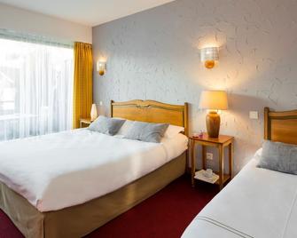 Logis Hôtel, Chalets Et Restaurant Les Chatelminés - La Bresse - Schlafzimmer
