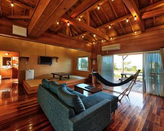 Nagahama Beach Resort Kanon - Nakijin - Stue