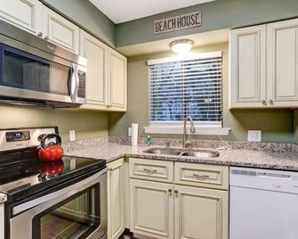 阿梅莉亞蘭丁 2 房共管公寓 - 雷艾溫 - 費南迪納比奇 - 廚房