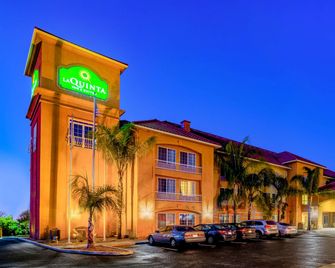 La Quinta Inn & Suites by Wyndham Fowler - Fowler - Building