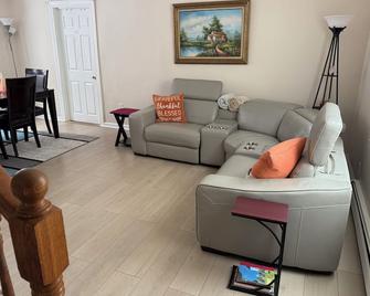 Cozy cute Relaxing home - Southbury - Sala de estar