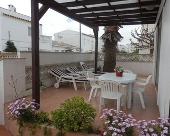 House With 2 Floors, With Mooring, Garden And Lake Views - Empuriabrava - Balcon