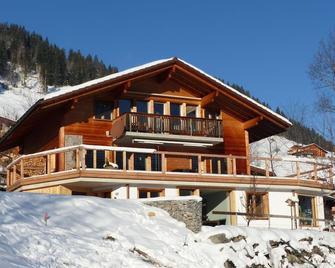 Cosy apartment for 5 people with WIFI, TV, balcony and pets allowed - St. Stephan - Edificio