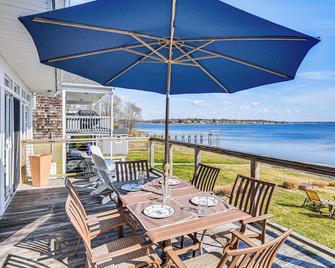 Dock, Sunrise View Waterfront Home On Mt - Bristol - Balcony