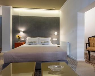 Athenian Yard Suites - Athens - Bedroom