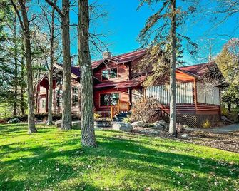 Luxury Lake House on Potato Lake - Park Rapids - Building