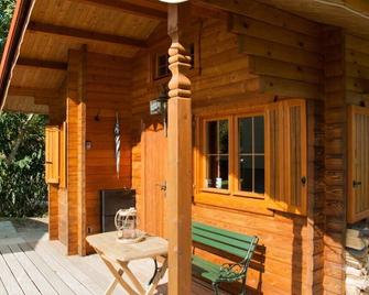 Gemütliches Blockhaus auf Schönem Campingplatz - Medebach - Innenhof