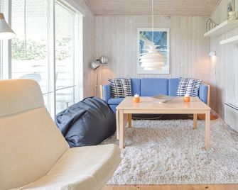 3 Bedroom Beautiful Home In Nysted - Nysted - Living room
