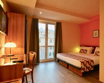 Hotel Europa - Genoa - Bedroom