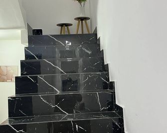 Casa de alto padrão com hidromassagem aquecida aceita pet perto da praia - Río de Janeiro - Escaleras