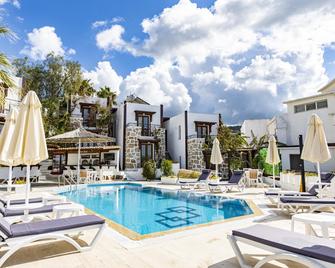 Bodrum Vera Hotel - Bodrum - Zwembad