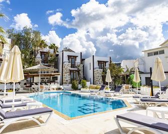 Bodrum Vera Hotel - Bodrum - Bazén