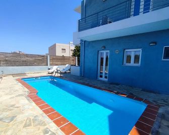 Ble Island - Hersonissos - Pool