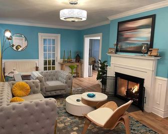 The BrickHouse on Grace - Marissa - Huiskamer