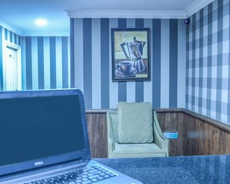 Serene Boutique Hotel - Bengaluru - Front desk