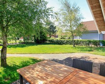 5 person holiday home in Esbjerg V-By Traum - Esbjerg - Βεράντα