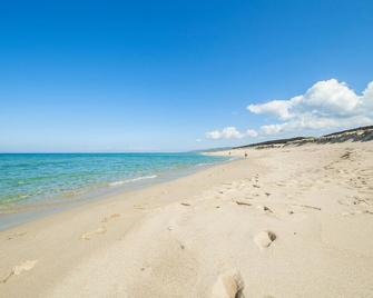 Nice Apartment In Badesi With Wifi - Badesi - Spiaggia