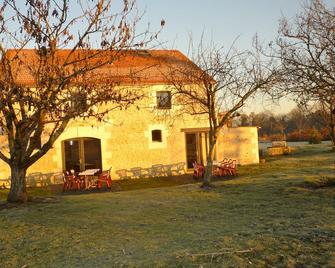 Charming bed and breakfast 5 pers. spa access, wifi, air conditioning, all comforts - Saint-André-de-Lidon - Edificio