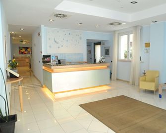 Hotel Chiaraluna - Civitanova Marche - Front desk