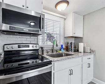 Downtown Cottage Hammond, Pool, Hot Tub, King Bed - Hammond - Кухня