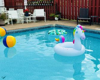 Quality Lodge Sandusky - סנדסקי - בריכה