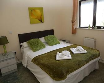 Colliford Lake Hotel & Holiday Site - St. Neot - Schlafzimmer