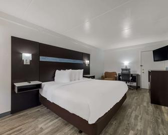Quality Inn & Suites Airport - Charlotte - Camera da letto