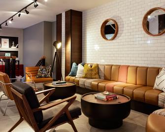 Moxy Richmond Downtown - Richmond - Lobby