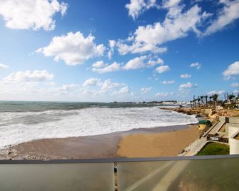 Phaedrus Living: Seaview Luxury Flat Limnaria 151 - Pafo - Spiaggia