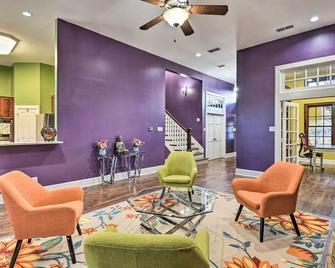 Private Pool Spacious and Vibrant Argyle Villa! - Northlake - Lobby
