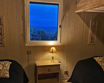 Grange Aux Amis In Sarlat, An Ecolodge With A Nice View Of The Dordogne Valley - Sarlat-la-Canéda - Chambre